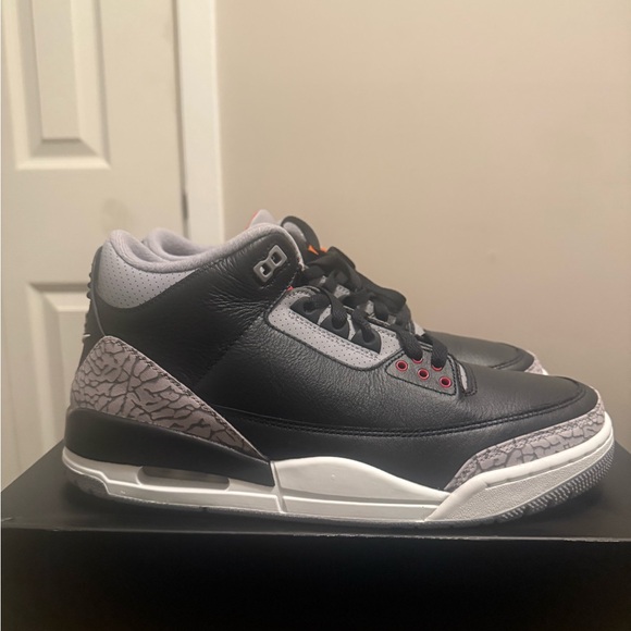 NIKE AIR JORDAN 3 RETRO